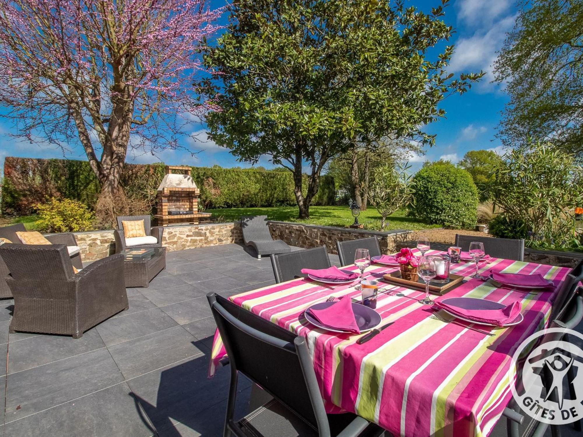 Gite Charmant Avec Jardin, Proche Activites Nautiques - Fr-1-622-75 Morannes sur Sarthe-Daumeray エクステリア 写真